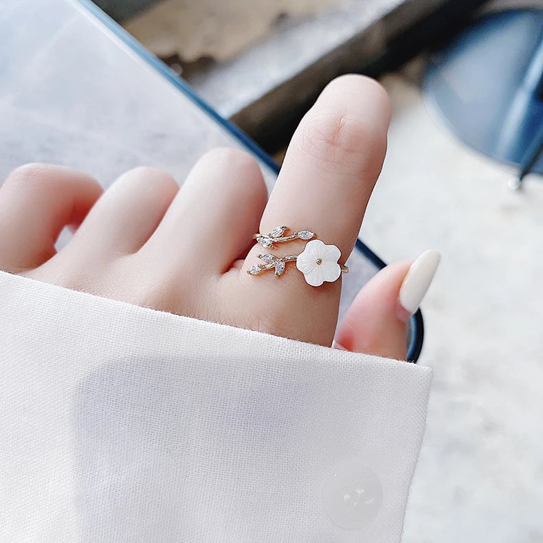 Wildflower med Zirconia justerbar ring i guld
