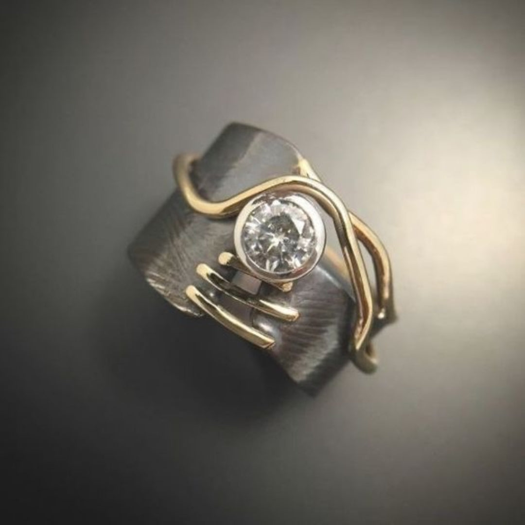 Mørk vintage-ring med zirkonia