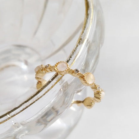 Justerbar perle oval ring i guld