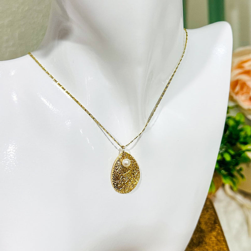 Marina Teardrop Pearl Necklace
